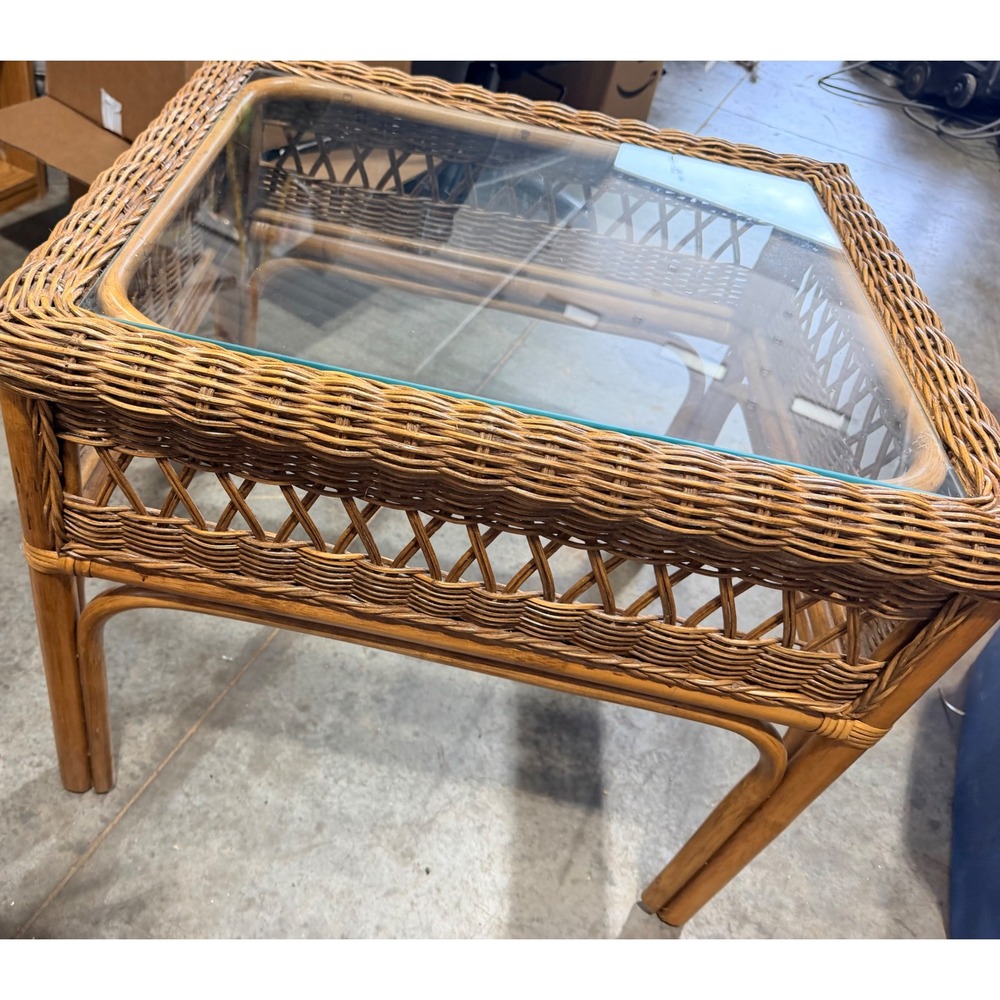 Braxton Culler Nassau End Table - Picture 3 of 4